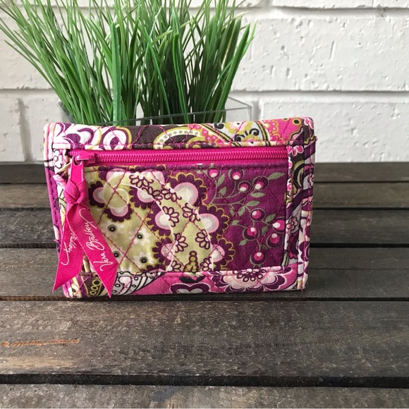 Vera Bradley Very Berry Paisley Euro Wallet Pink Floral Small - Picture 2 of 9